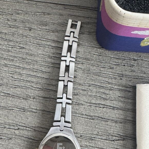 Vintage LADIES FOSSIL WRIST WATCH, QUARTZ ,ES-9439 New In Original Box With Tags main image 4